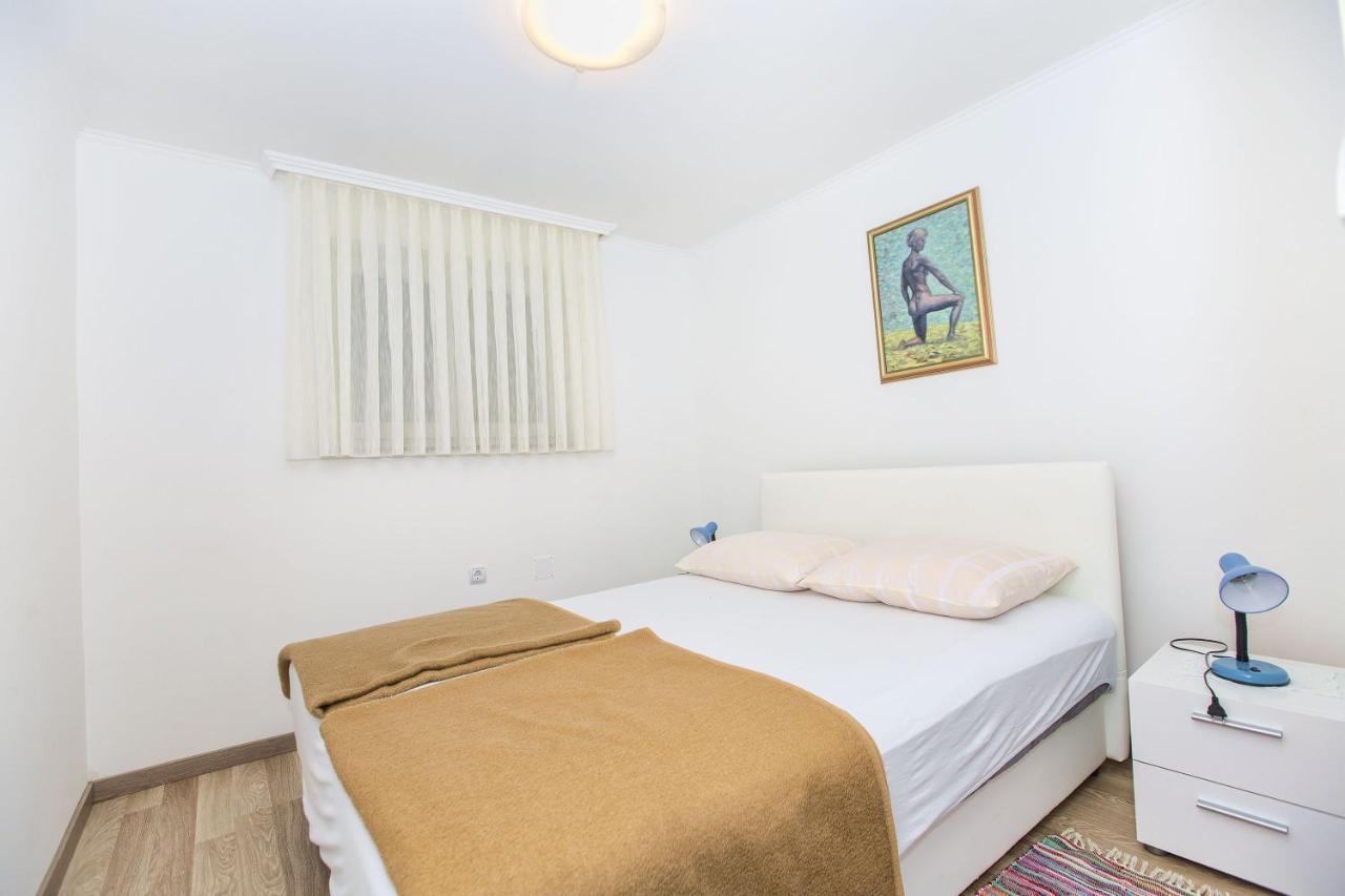 Apartmani Marijana Cesarica Eksteriør billede